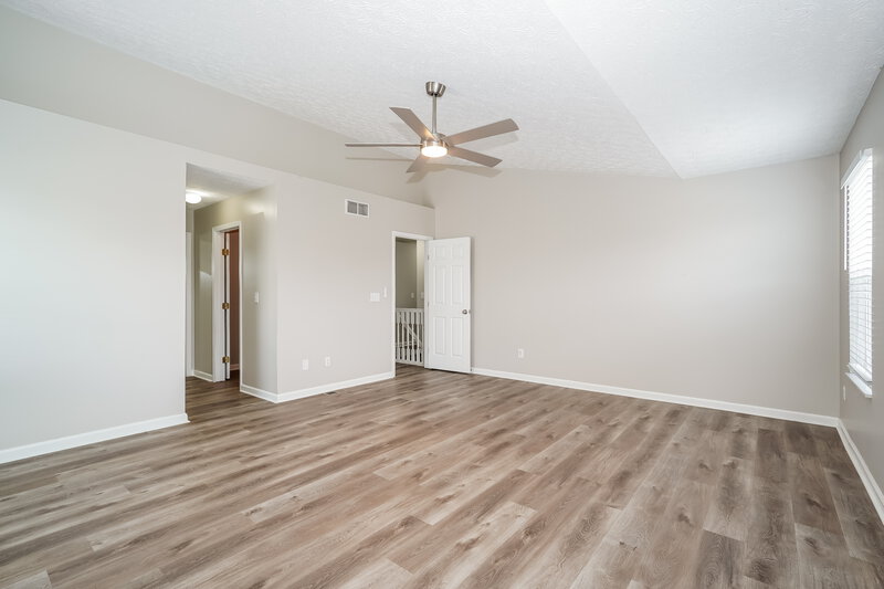 2,740/Mo, 5718 Cruiser Ave Groveport, OH 43125 Main Bedroom View 2