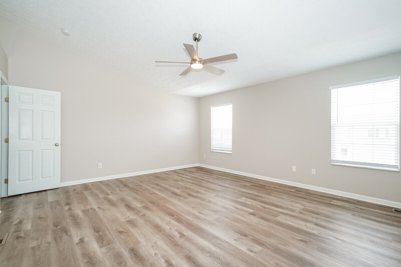 2,740/Mo, 5718 Cruiser Ave Groveport, OH 43125 Main Bedroom View 3