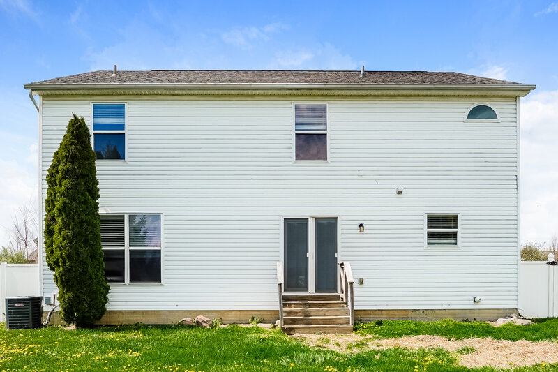 2,740/Mo, 5718 Cruiser Ave Groveport, OH 43125 Rear View