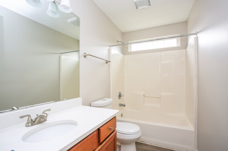 1,950/Mo, 4993 Coconut Dr Canal Winchester, OH 43110 Bathroom View