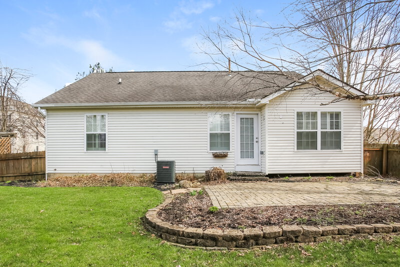 1,950/Mo, 4993 Coconut Dr Canal Winchester, OH 43110 Rear View