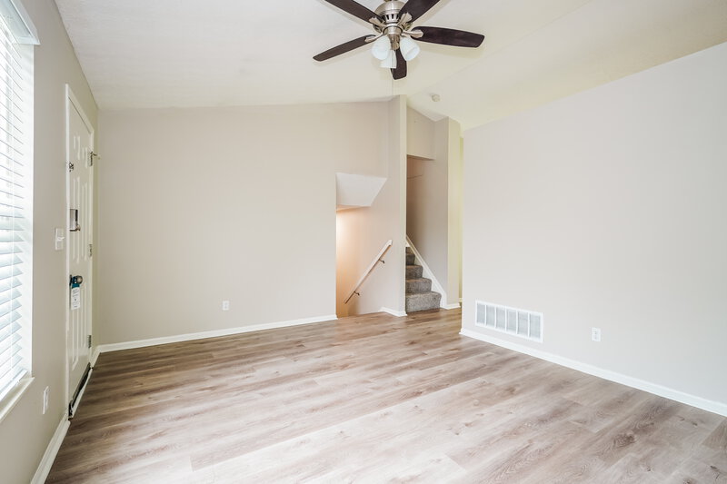 2,235/Mo, 1512 Berkhard Dr Columbus, OH 43223 Living Room View 2