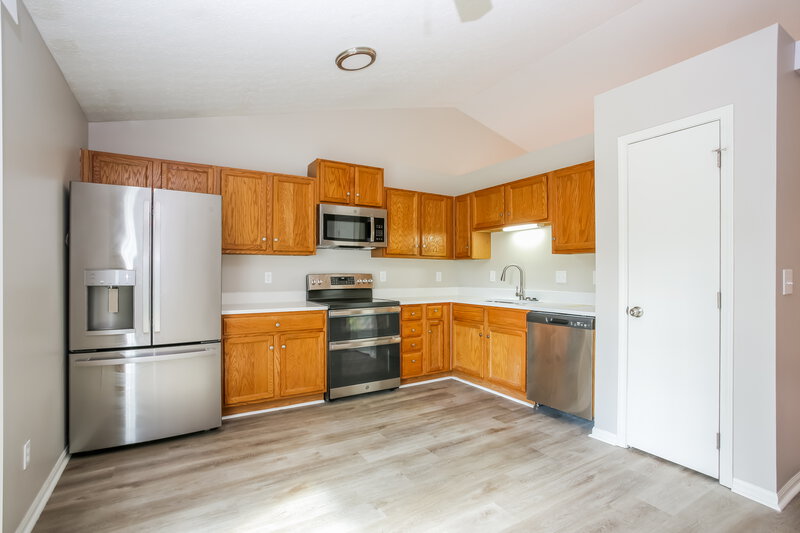 1,890/Mo, 1512 Berkhard Dr Columbus, OH 43223 Kitchen View 2