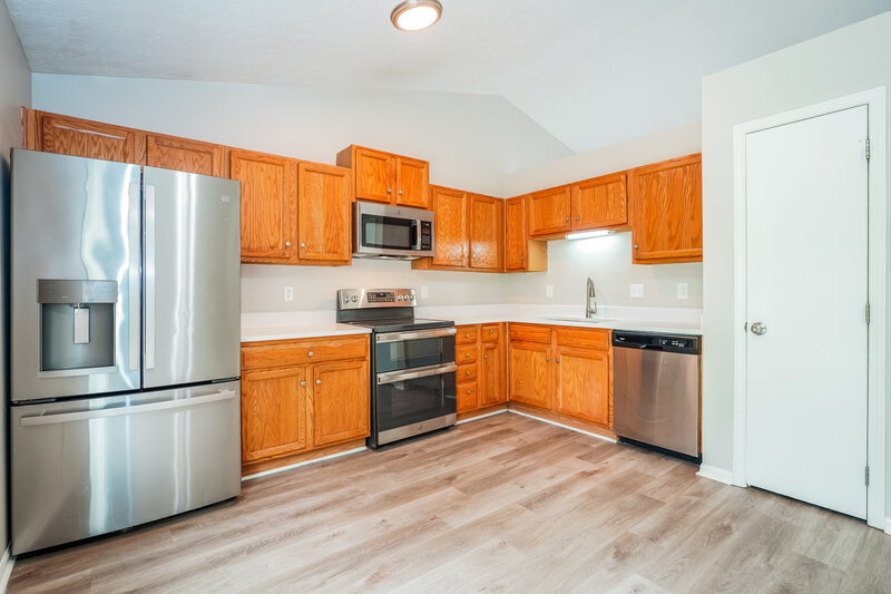 2,235/Mo, 1512 Berkhard Dr Columbus, OH 43223 Kitchen View 2