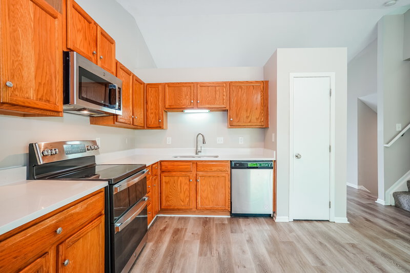 2,235/Mo, 1512 Berkhard Dr Columbus, OH 43223 Kitchen View 3