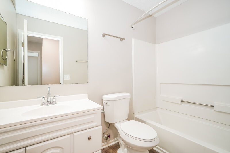 2,235/Mo, 1512 Berkhard Dr Columbus, OH 43223 Bathroom View 2