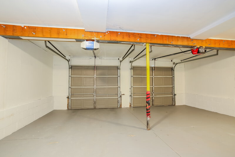 1,890/Mo, 1512 Berkhard Dr Columbus, OH 43223 Garage View