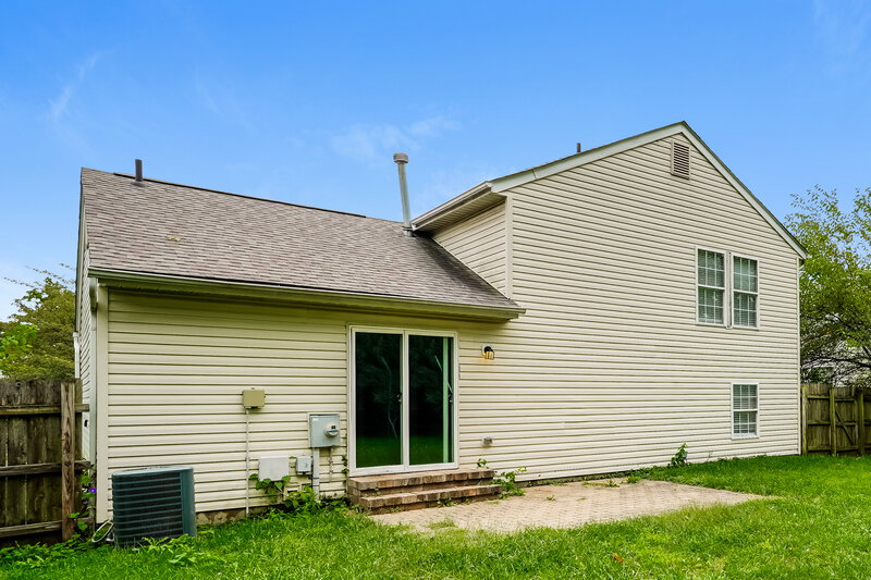 2,235/Mo, 1512 Berkhard Dr Columbus, OH 43223 Rear View 2