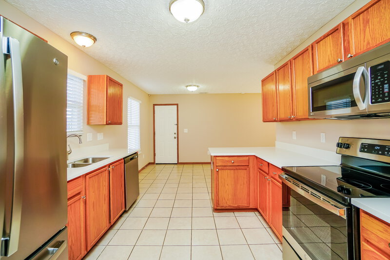 1,875/Mo, 6307 Artesia Dr Canal Winchester, OH 43110 Kitchen View 2
