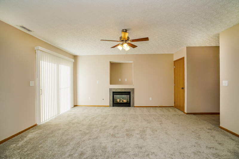 1,875/Mo, 6307 Artesia Dr Canal Winchester, OH 43110 Family Room View 2