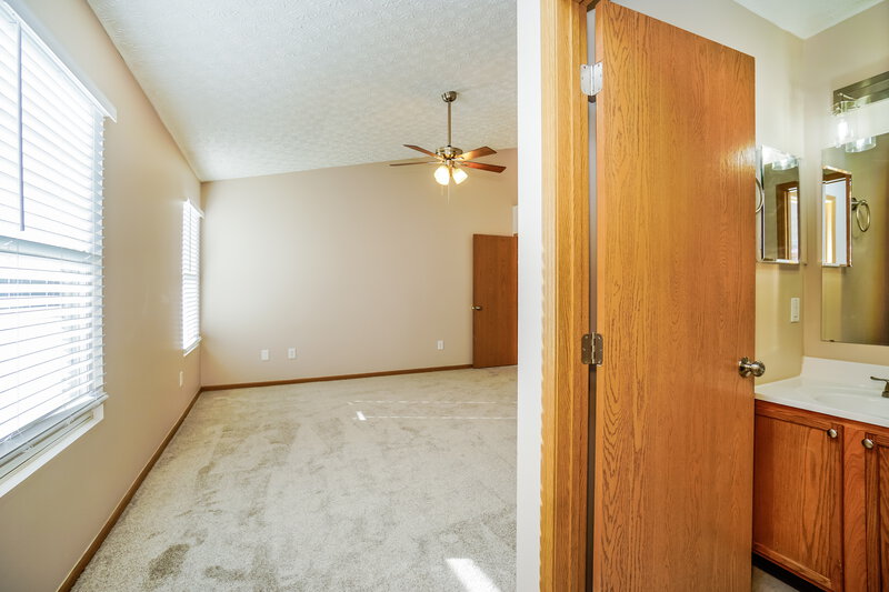 1,875/Mo, 6307 Artesia Dr Canal Winchester, OH 43110 Main Bedroom View 3
