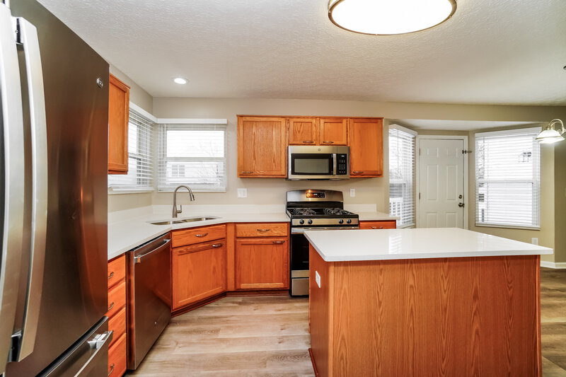 2,085/Mo, 5353 Rifle Dr Canal Winchester, OH 43110 Kitchen View 2