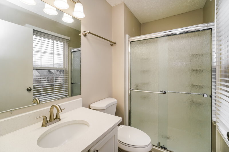 2,085/Mo, 5353 Rifle Dr Canal Winchester, OH 43110 Main Bathroom View