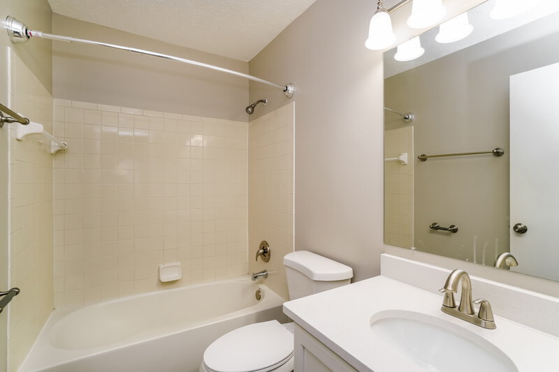 2,085/Mo, 5353 Rifle Dr Canal Winchester, OH 43110 Bathroom View