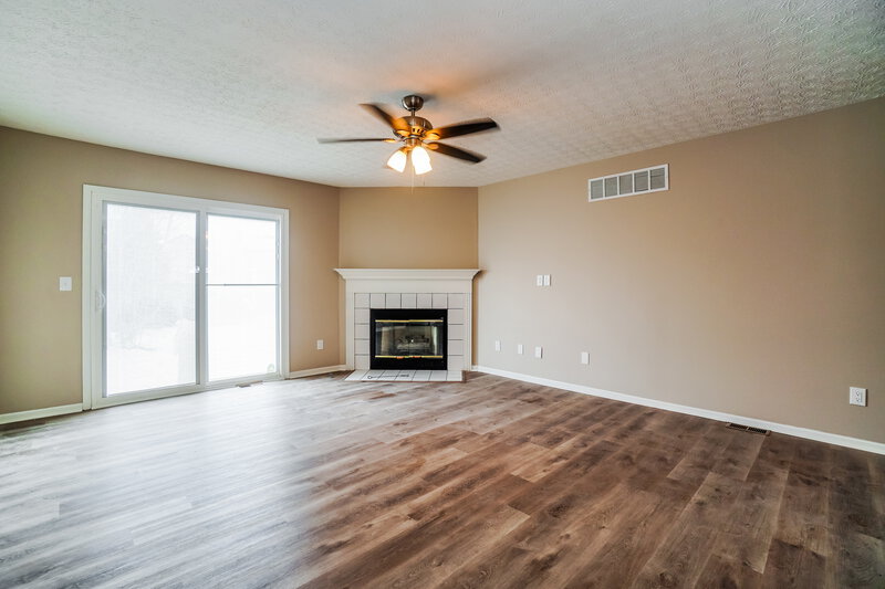 2,080/Mo, 3420 Quinlan Blvd Canal Winchester, OH 43110 Living Room View 2