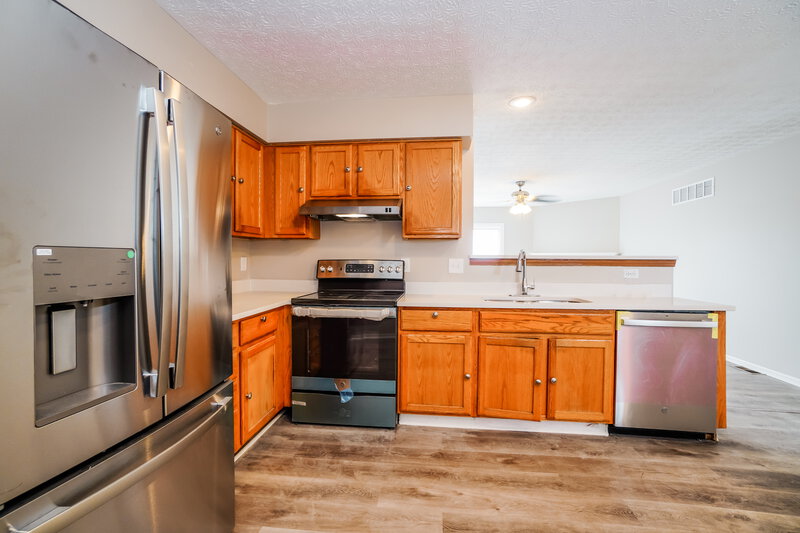 2,080/Mo, 3420 Quinlan Blvd Canal Winchester, OH 43110 Kitchen View 2