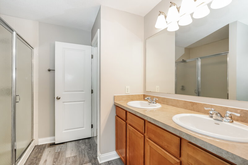 2,875/Mo, 1132 Sandbar Dr Blacklick, OH 43004 Main Bathroom View