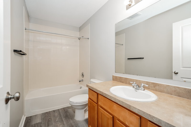 2,875/Mo, 1132 Sandbar Dr Blacklick, OH 43004 Bathroom View