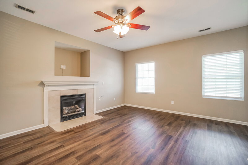 1,880/Mo, 2579 Ashley Meadow Drive Columbus, OH 43219 Living Room View 3