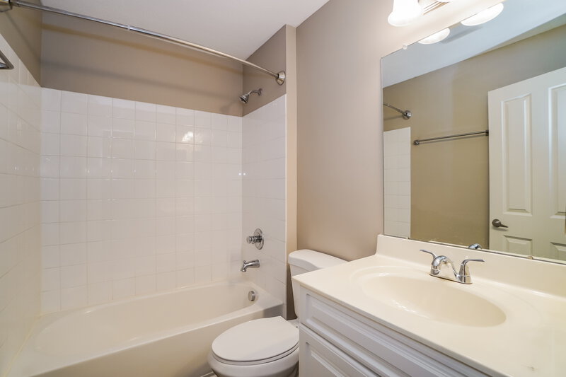 1,880/Mo, 2579 Ashley Meadow Drive Columbus, OH 43219 Bathroom View