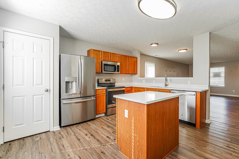 2,605/Mo, 8051 Beardsley Ave Blacklick, OH 43004 Kitchen View