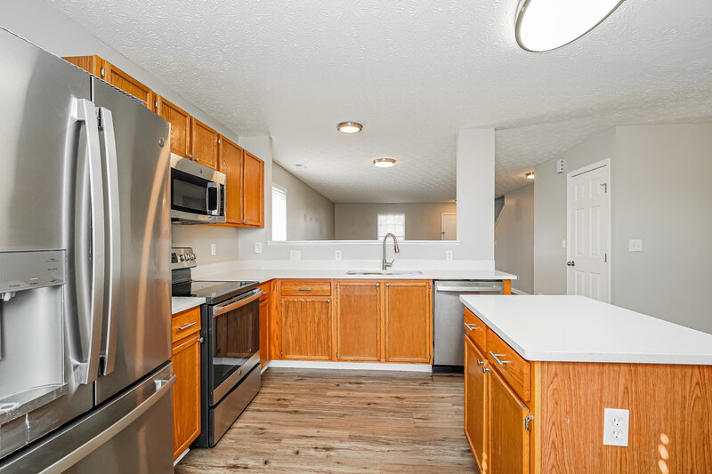 2,605/Mo, 8051 Beardsley Ave Blacklick, OH 43004 Kitchen View 2