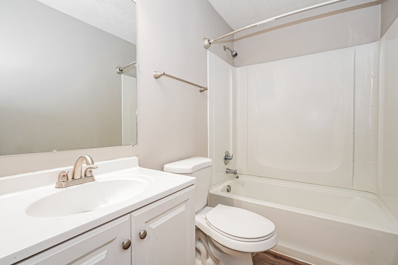 2,605/Mo, 8051 Beardsley Ave Blacklick, OH 43004 Bathroom View