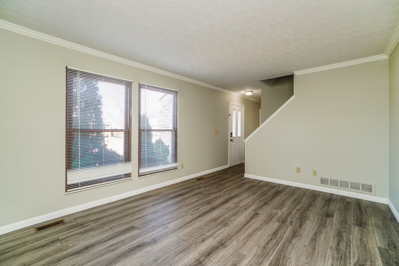 2,170/Mo, 872 Quitman Dr E Gahanna, OH 43230 Living Room View