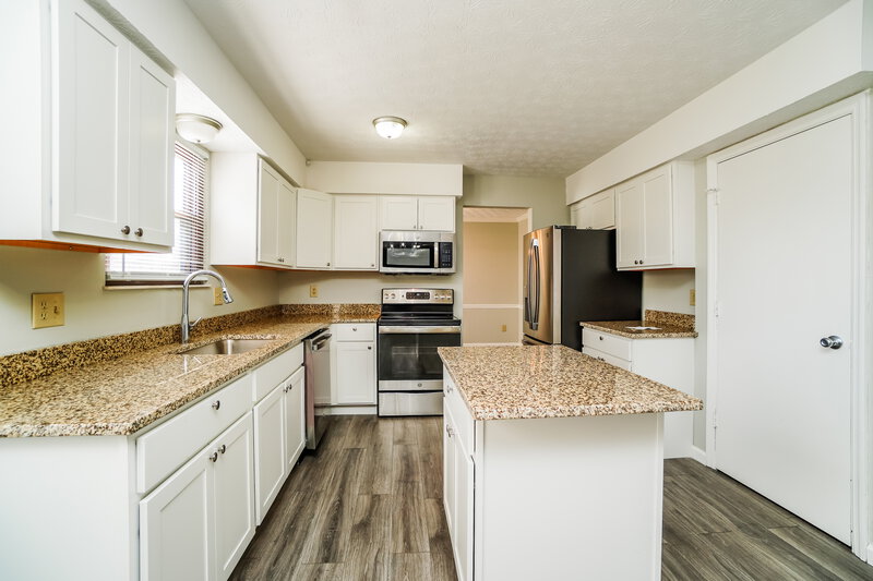 2,170/Mo, 872 Quitman Dr E Gahanna, OH 43230 Kitchen View