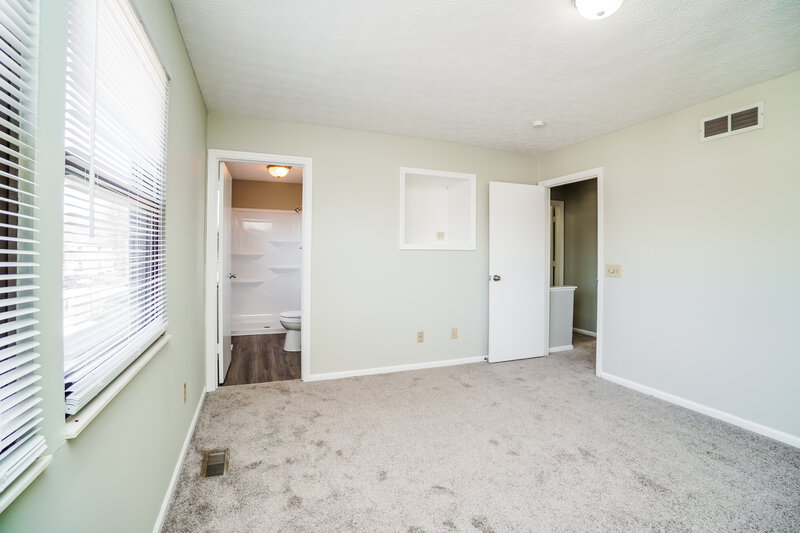 2,170/Mo, 872 Quitman Dr E Gahanna, OH 43230 Main Bedroom View 2