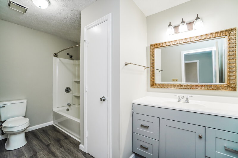 2,170/Mo, 872 Quitman Dr E Gahanna, OH 43230 Main Bathroom View