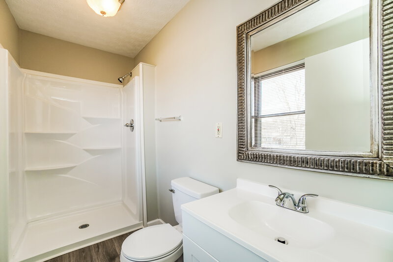 2,170/Mo, 872 Quitman Dr E Gahanna, OH 43230 Bathroom View