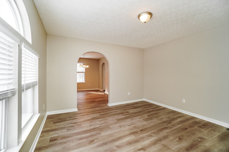 2,565/Mo, 283 Pinecrest Dr Delaware, OH 43015 Sitting Room View