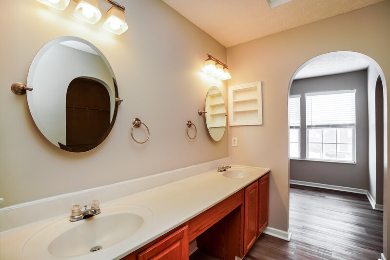 2,565/Mo, 283 Pinecrest Dr Delaware, OH 43015 Main Bathroom View