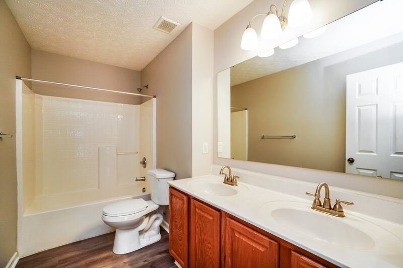 2,565/Mo, 283 Pinecrest Dr Delaware, OH 43015 Bathroom View