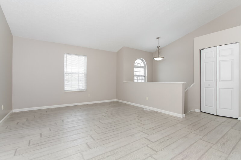 3,270/Mo, 313 Effington Ln Columbus, OH 43207 Living Room View