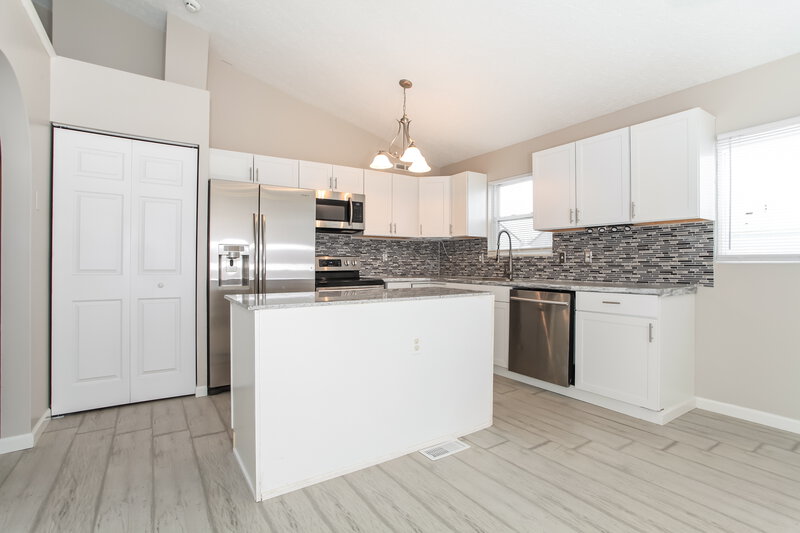 3,270/Mo, 313 Effington Ln Columbus, OH 43207 Kitchen View