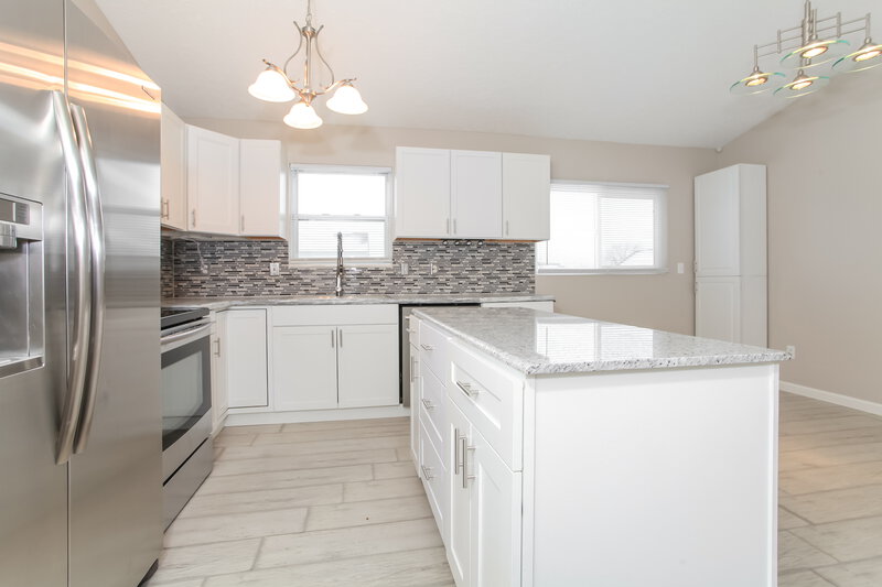 3,270/Mo, 313 Effington Ln Columbus, OH 43207 Kitchen View 2