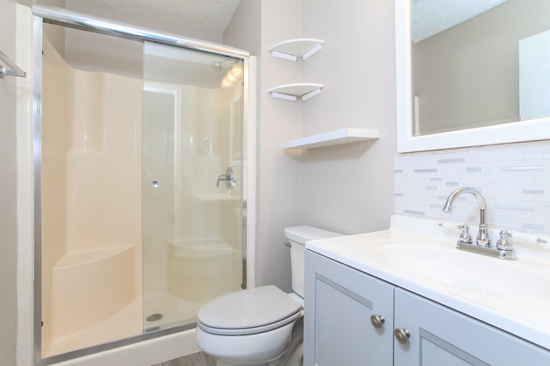 3,270/Mo, 313 Effington Ln Columbus, OH 43207 Main Bathroom View
