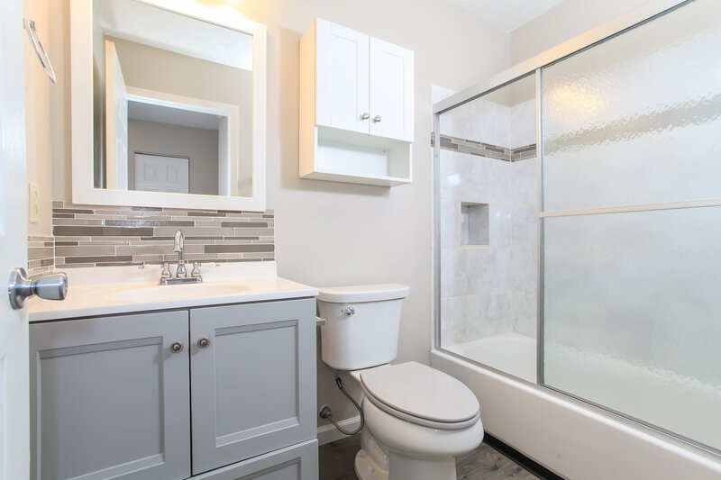 3,270/Mo, 313 Effington Ln Columbus, OH 43207 Bathroom View