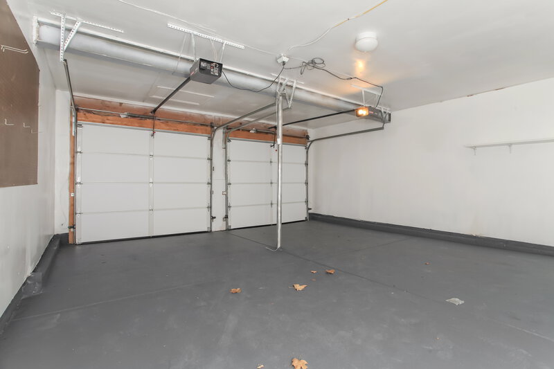 3,270/Mo, 313 Effington Ln Columbus, OH 43207 Garage View