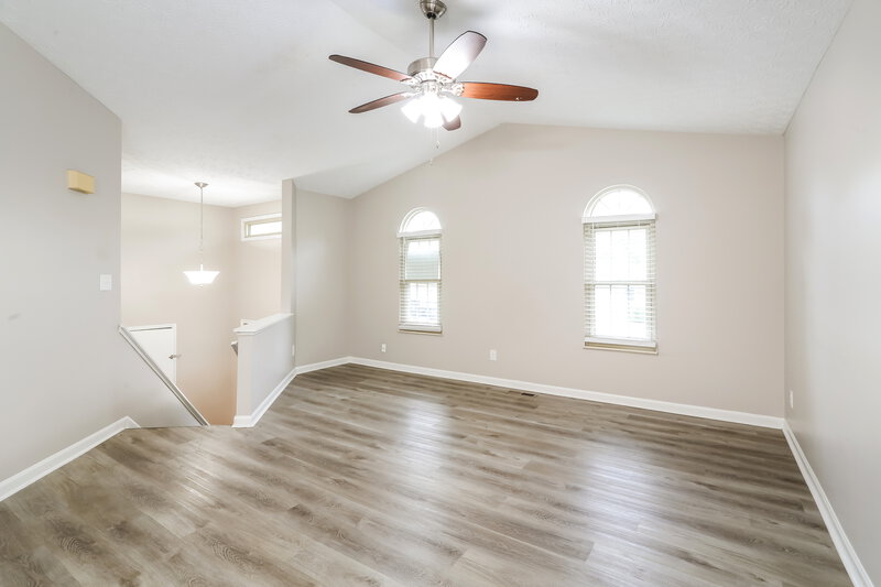 2,675/Mo, 3726 Mountshannon Columbus, OH 43221 Living Room View 2