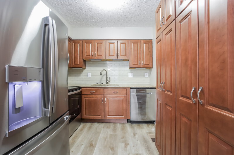 2,650/Mo, 3726 Mountshannon Columbus, OH 43221 Misc View 5