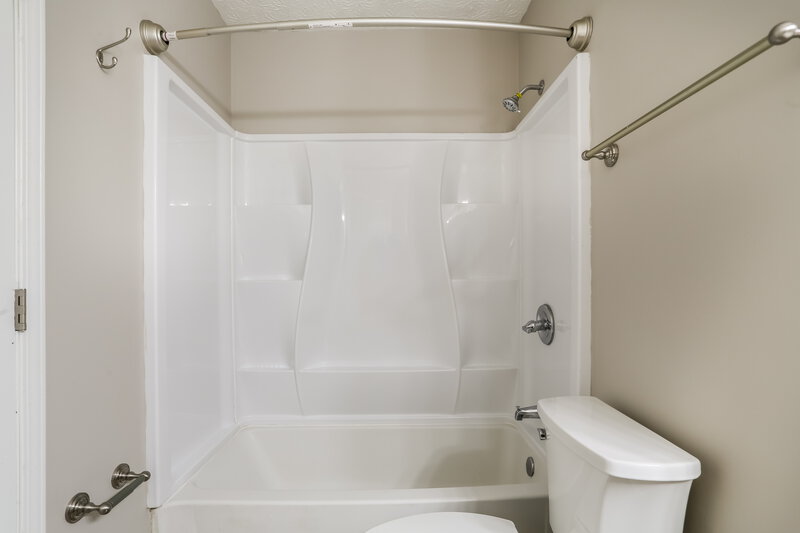 2,675/Mo, 3726 Mountshannon Columbus, OH 43221 Bathroom View