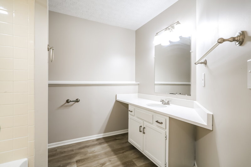 2,675/Mo, 3726 Mountshannon Columbus, OH 43221 Bathroom View 2