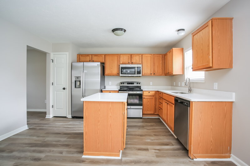 2,555/Mo, 353 Flat River St Pickerington, OH 43147 Kitchen View