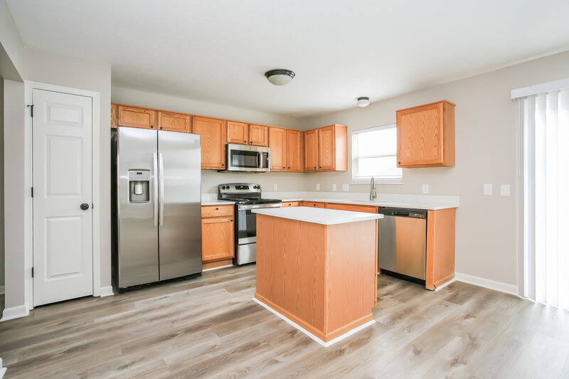 2,555/Mo, 353 Flat River St Pickerington, OH 43147 Kitchen View 2