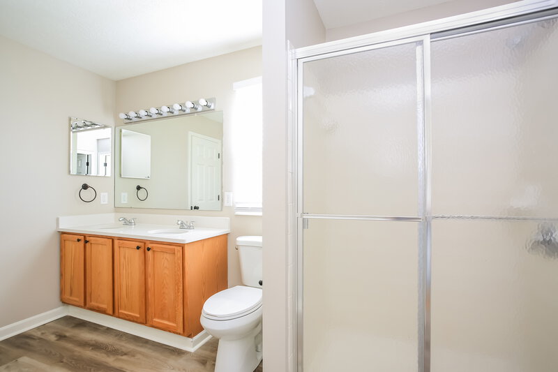 2,555/Mo, 353 Flat River St Pickerington, OH 43147 Main Bathroom View