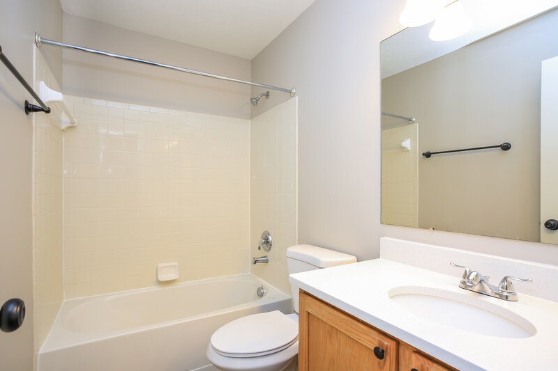 2,555/Mo, 353 Flat River St Pickerington, OH 43147 Bathroom View
