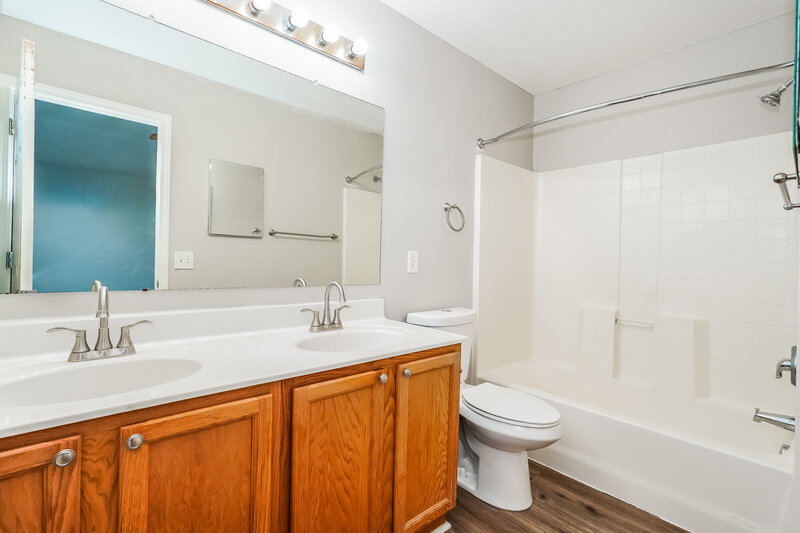 2,445/Mo, 1980 Dry Wash Rd Hilliard, OH 43026 Main Bathroom View